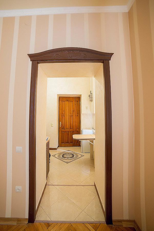 Apartment On Horodotska Street Λβιβ Εξωτερικό φωτογραφία
